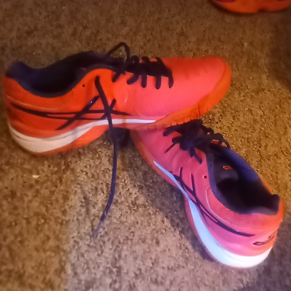 Shoes - Picture 3 of 4